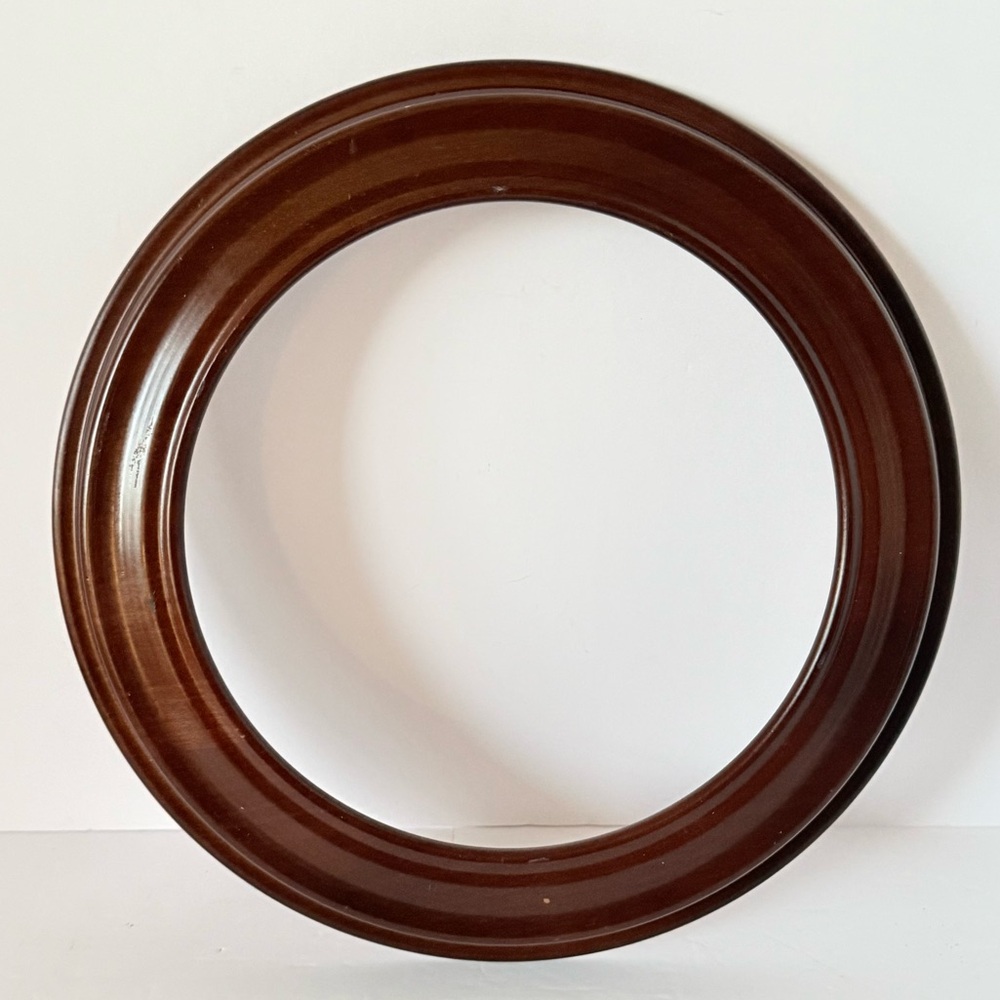 Vintage Van Hygan & Smythe Woodridge Solid Wood Round Frame 11.25 x 8.5” Opening